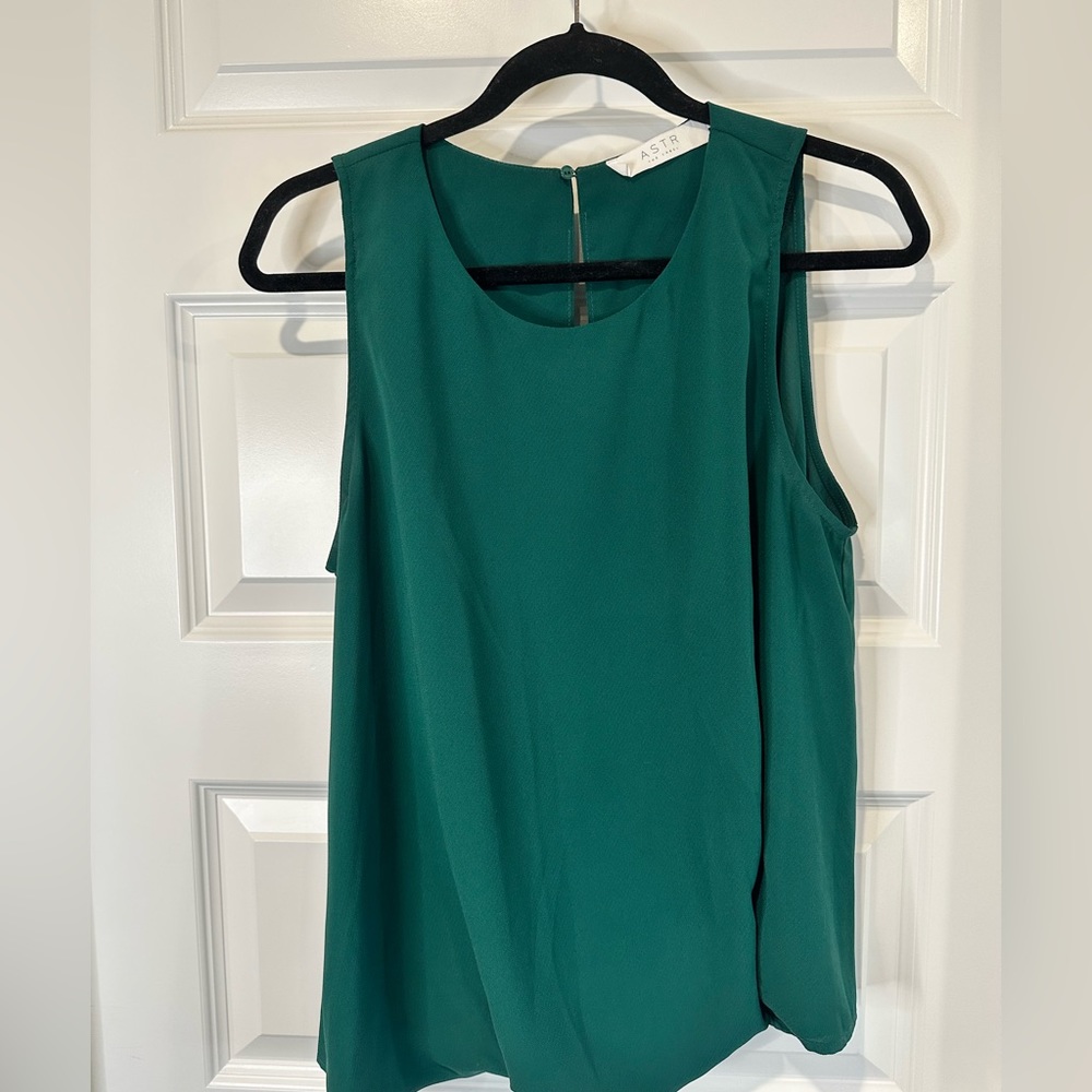 ASTR The Label Green asymmetrical top - EUC
